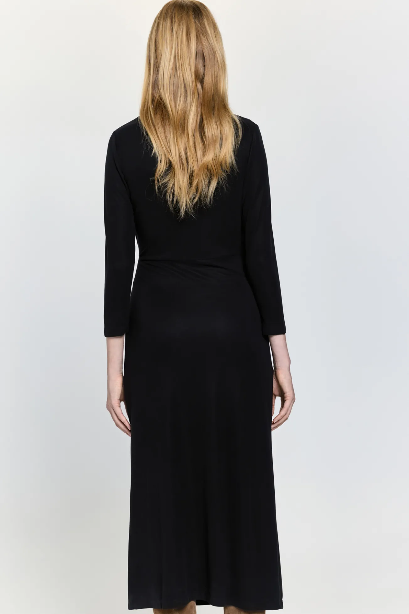 Vestido midi com toque de pêssego