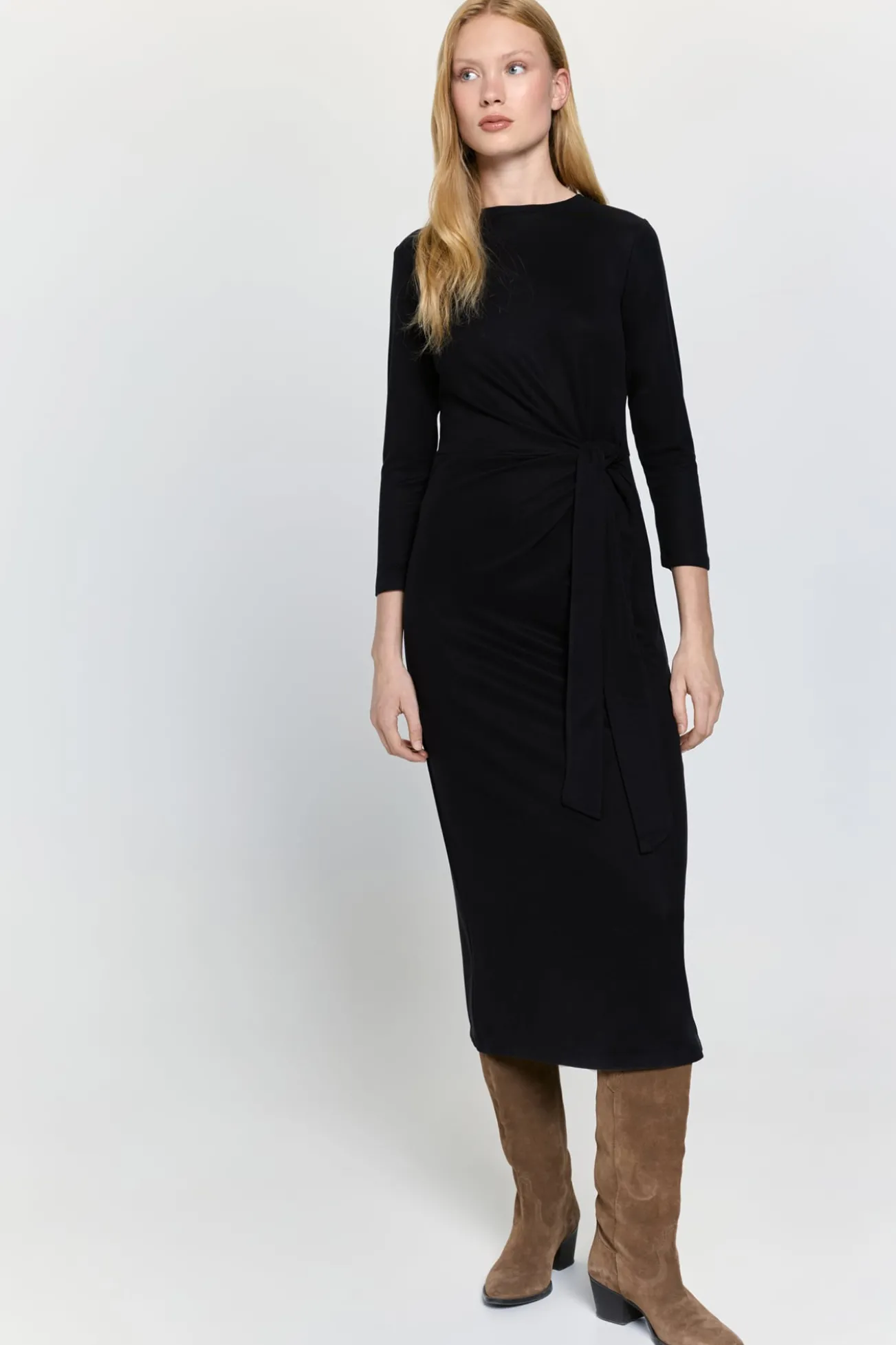 Vestido midi com toque de pêssego