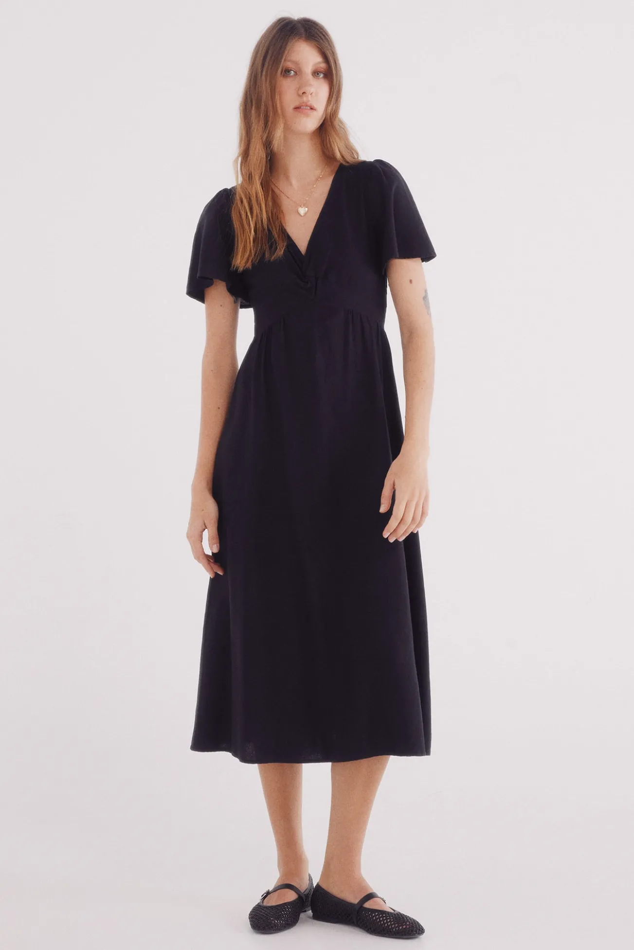 Vestido midi de decote com decote em linho