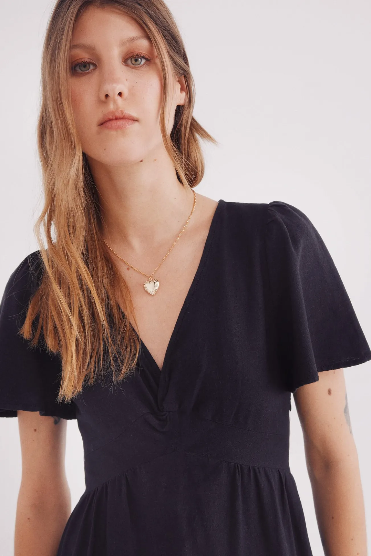 Vestido midi de decote com decote em linho