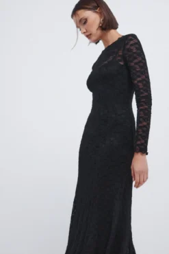 Vestido midi de renda assimétrico