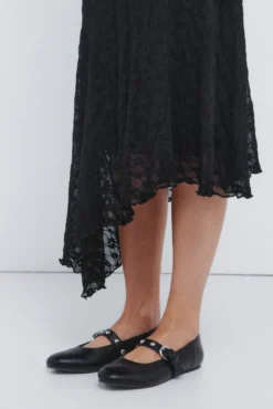 Vestido midi de renda assimétrico