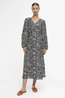 Vestido midi envolvente