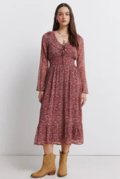 Vestido midi estampado com decote folho