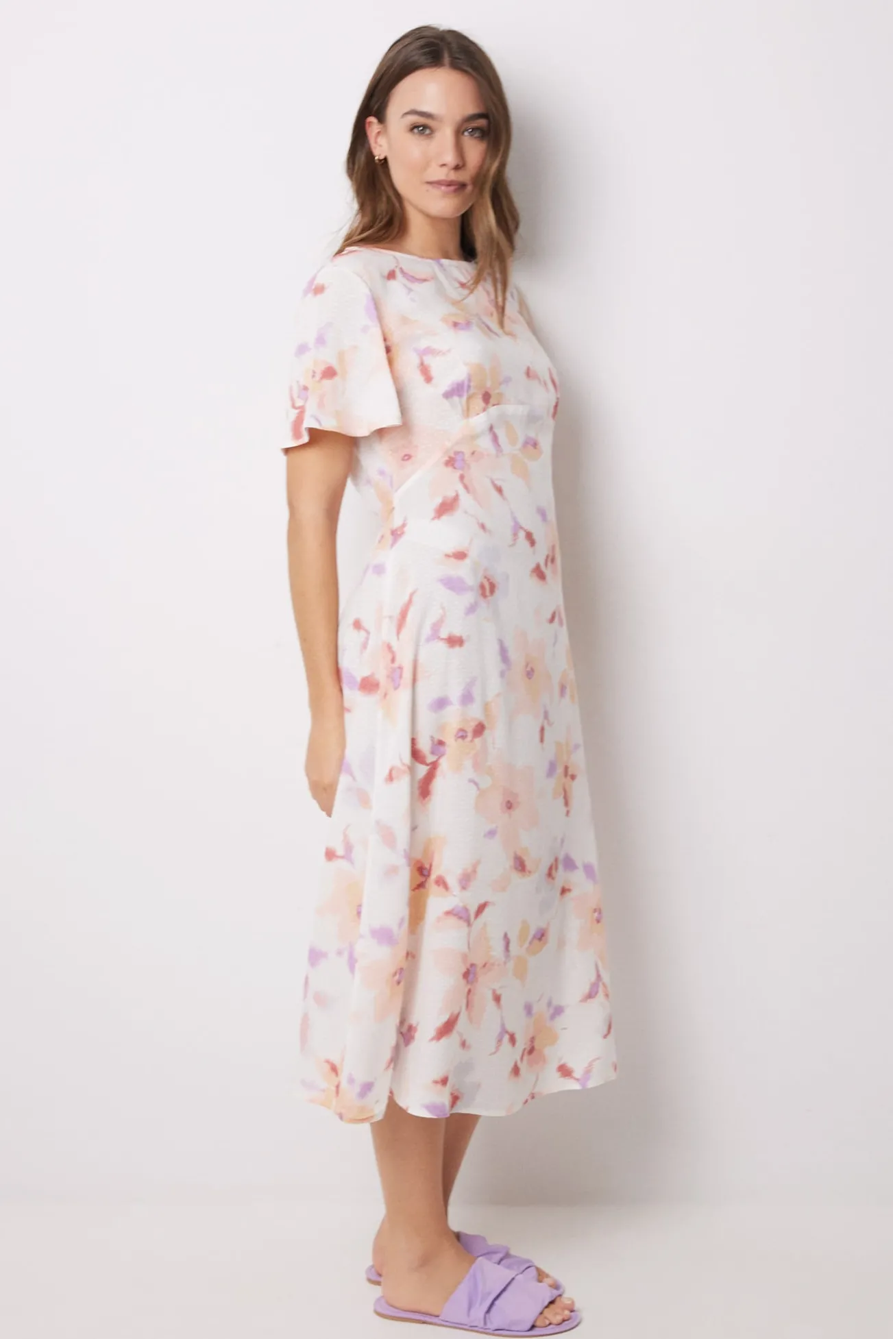 Vestido midi floral em viscose