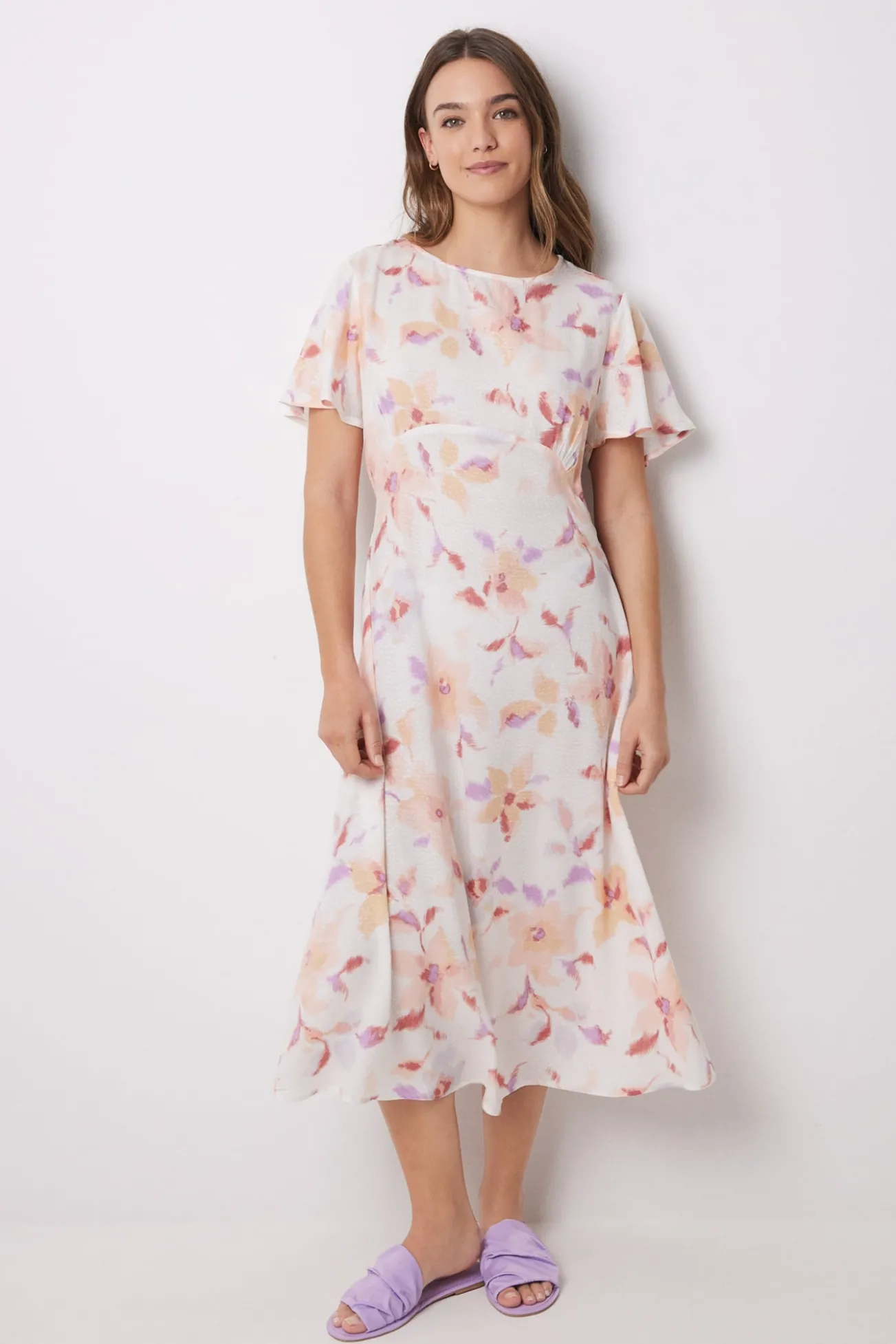 Vestido midi floral em viscose