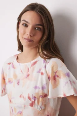 Vestido midi floral em viscose