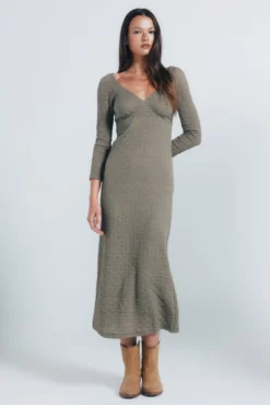 Vestido midi texturizado liso