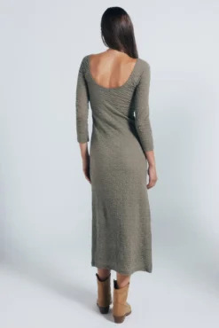 Vestido midi texturizado liso