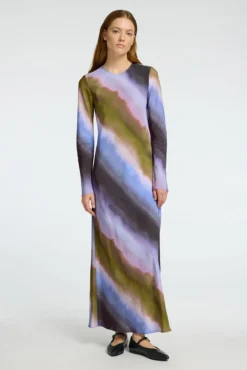 Vestido Midi Tie Dye confeccionado em viscose