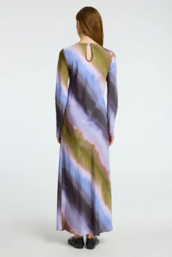 Vestido Midi Tie Dye confeccionado em viscose