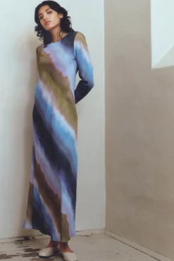 Vestido Midi Tie Dye confeccionado em viscose