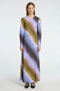 Vestido Midi Tie Dye confeccionado em viscose