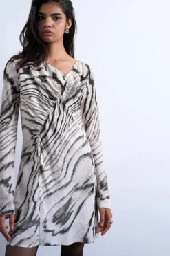 Vestido mini assimétrico
