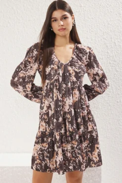Vestido mini com folhos