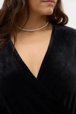 Vestido plus size em veludo