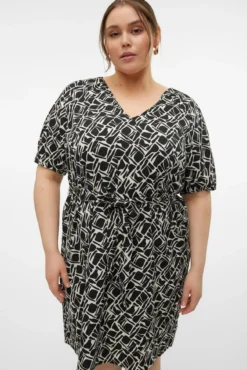 Vestido Plus Size Manga Curta