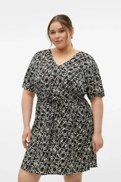 Vestido Plus Size Manga Curta