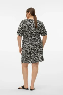 Vestido Plus Size Manga Curta