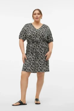 Vestido Plus Size Manga Curta