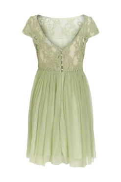 Vestido por curto de tule e renda
