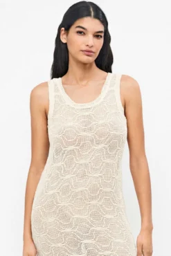 Vestido reto midi em crochet