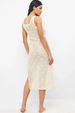 Vestido reto midi em crochet