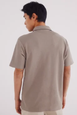 vestido slim fit com look polo piqué