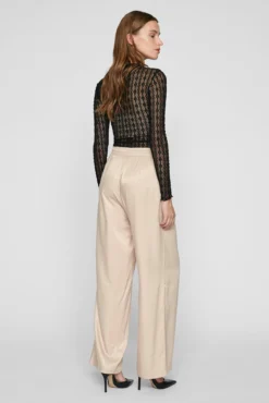 Wide fluid trousers